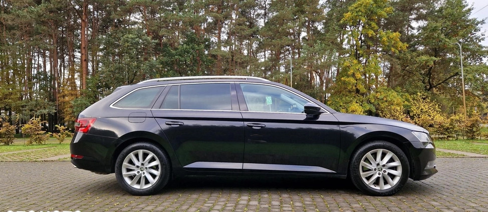 Skoda Superb cena 89800 przebieg: 144000, rok produkcji 2017 z Warszawa małe 742